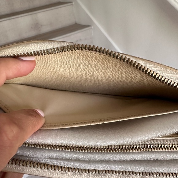 Louis Vuitton Damier Azur Zippy Wallet - Picture 8 of 15